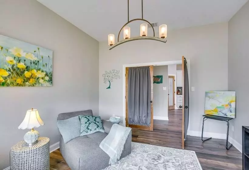 Covered Patio & Yard: Texas Escape In Keene