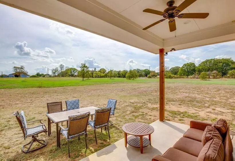 Covered Patio & Yard: Texas Escape In Keene