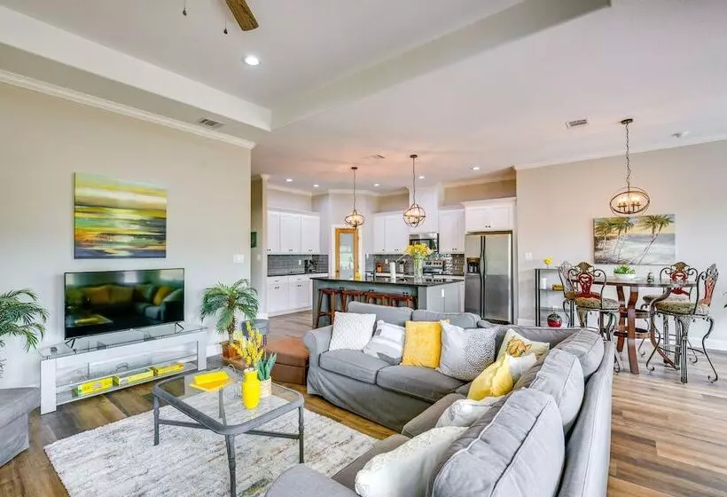 Covered Patio & Yard: Texas Escape In Keene