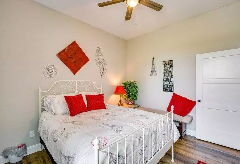 Covered Patio & Yard: Texas Escape In Keene