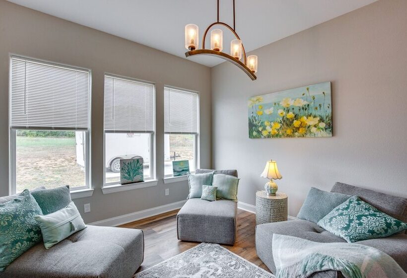 Covered Patio & Yard: Texas Escape In Keene