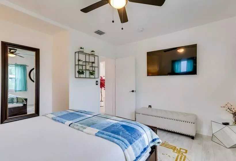 Stylish Miami Home: 2 Mi To Intracoastal Waterway!