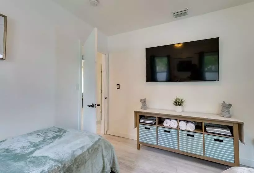 Stylish Miami Home: 2 Mi To Intracoastal Waterway!