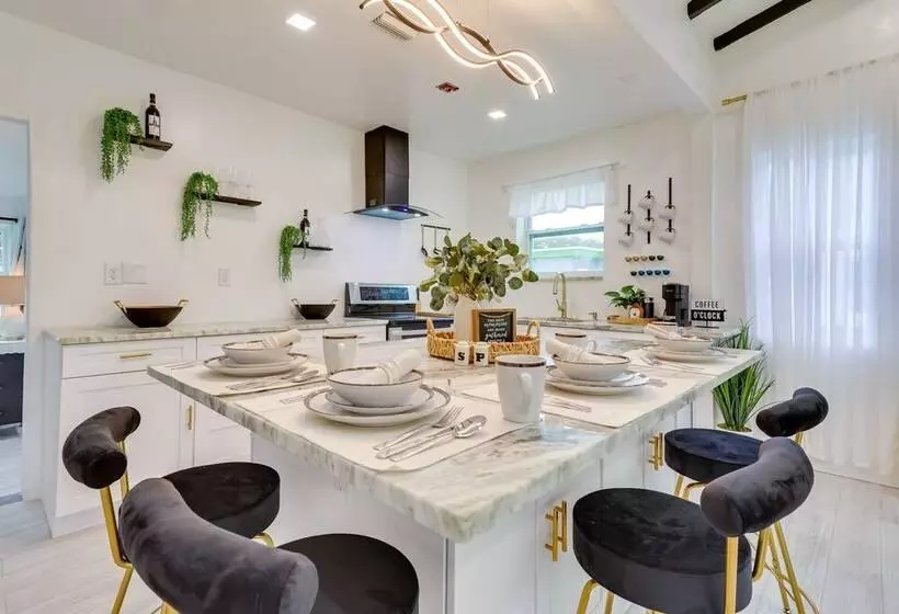 Stylish Miami Home: 2 Mi To Intracoastal Waterway!