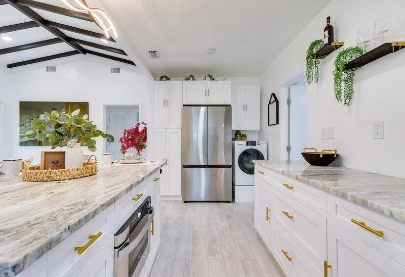 Stylish Miami Home: 2 Mi To Intracoastal Waterway!