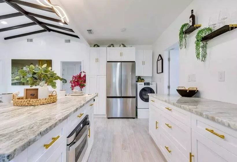 Stylish Miami Home: 2 Mi To Intracoastal Waterway!