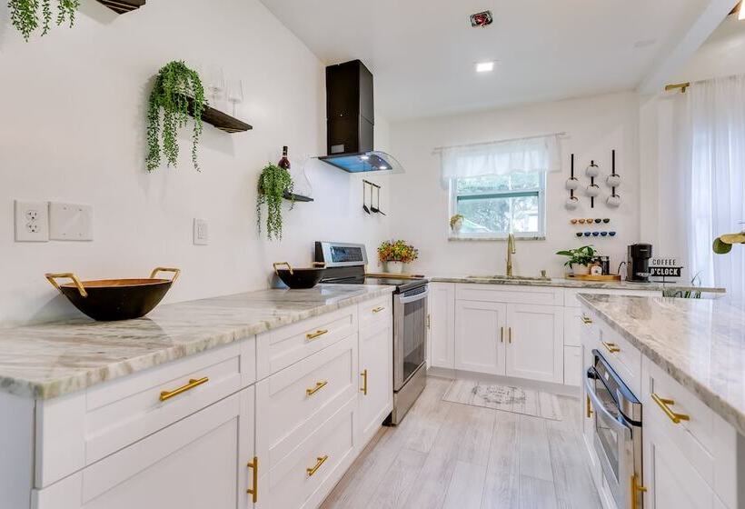 Stylish Miami Home: 2 Mi To Intracoastal Waterway!