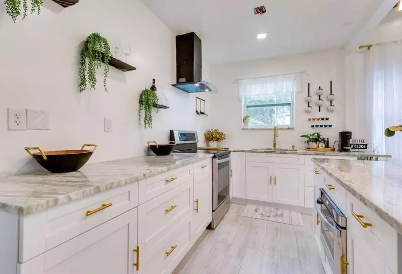 Stylish Miami Home: 2 Mi To Intracoastal Waterway!