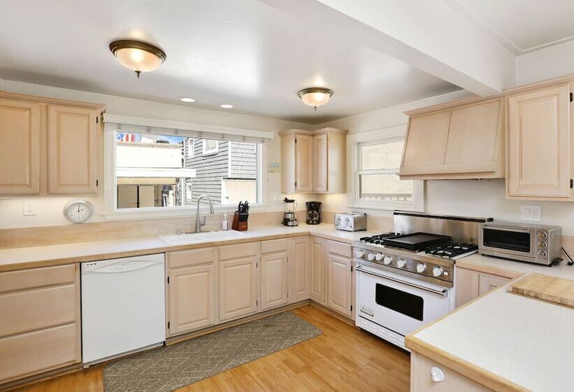 Stunning Beachfront Home In Prime Newport Location