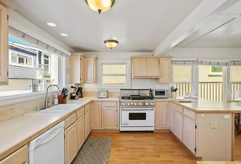 Stunning Beachfront Home In Prime Newport Location