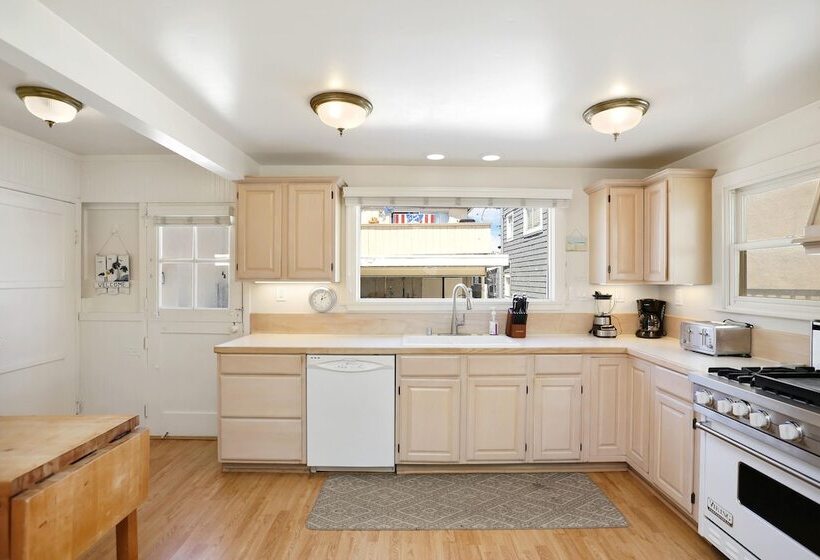 Stunning Beachfront Home In Prime Newport Location