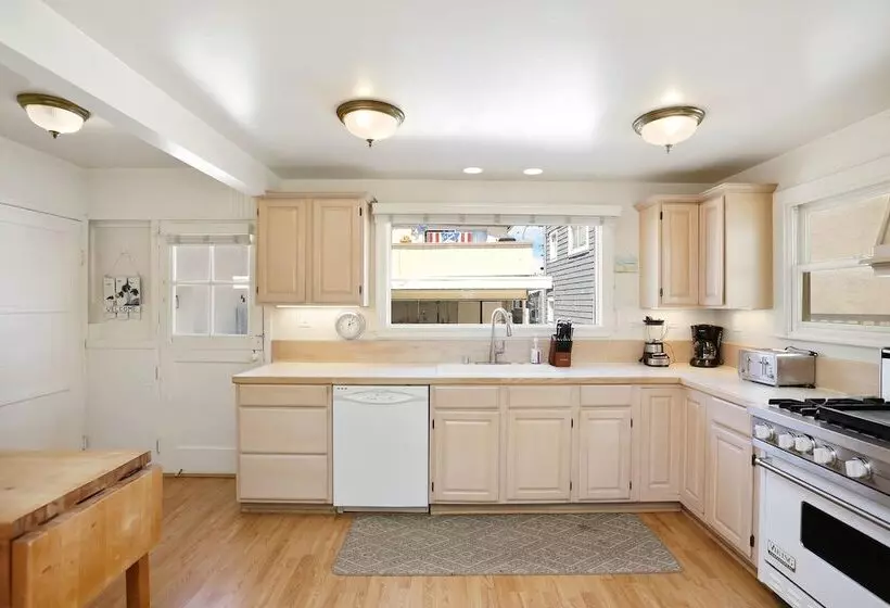 Stunning Beachfront Home In Prime Newport Location