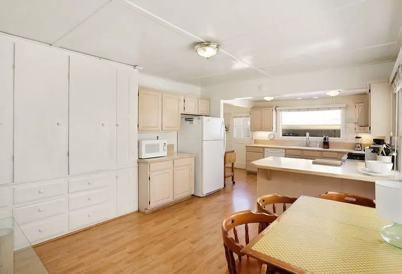 Stunning Beachfront Home In Prime Newport Location