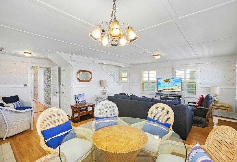 Stunning Beachfront Home In Prime Newport Location