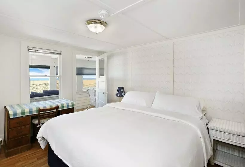 Stunning Beachfront Home In Prime Newport Location