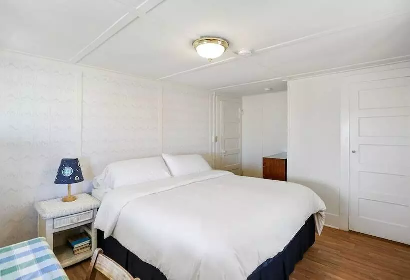 Stunning Beachfront Home In Prime Newport Location