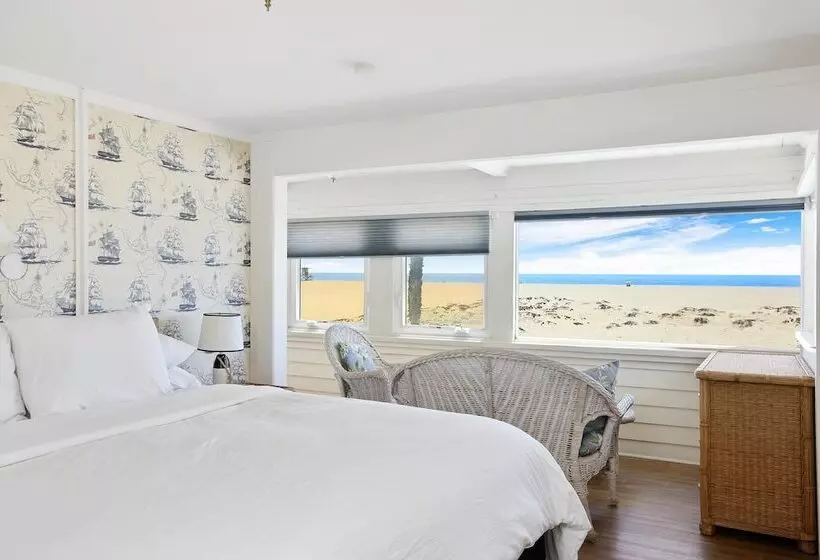 Stunning Beachfront Home In Prime Newport Location