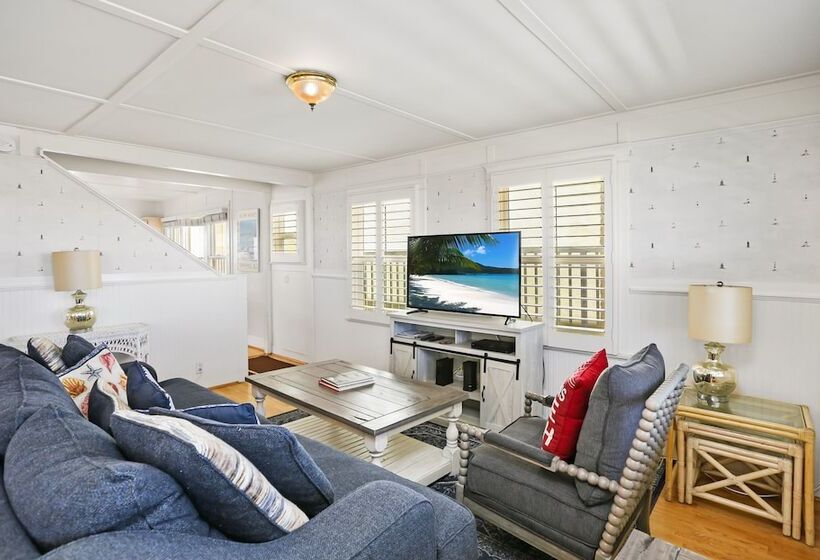 Stunning Beachfront Home In Prime Newport Location