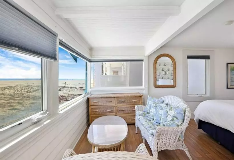 Stunning Beachfront Home In Prime Newport Location