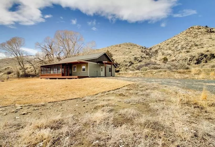 Beautiful Jefferson River Cabin W/ Mountain Views!