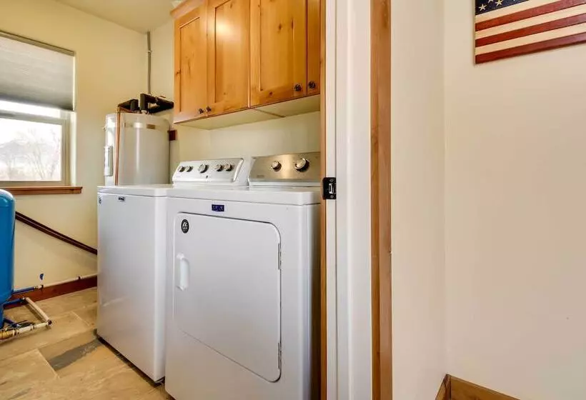 Beautiful Jefferson River Cabin W/ Mountain Views!