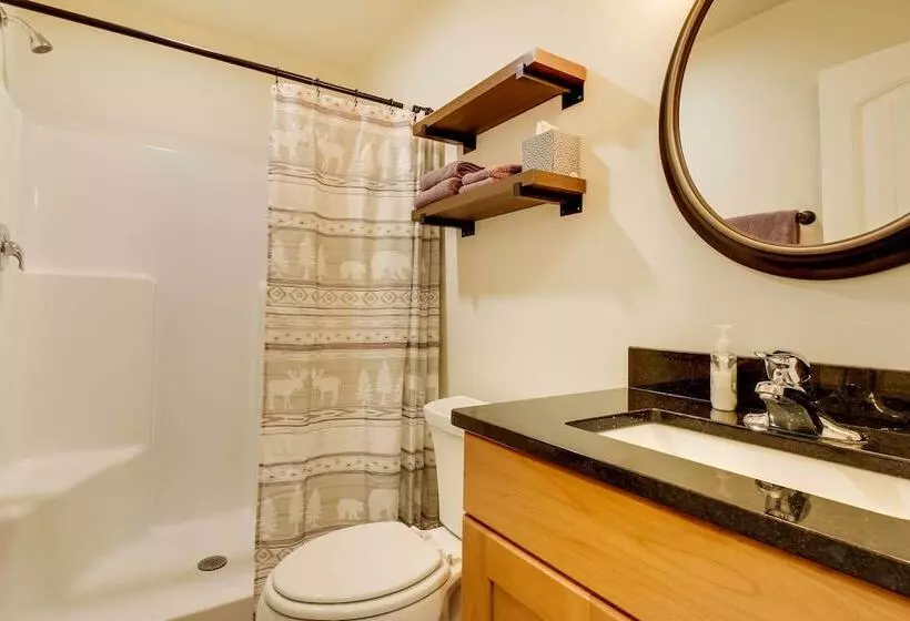 Beautiful Jefferson River Cabin W/ Mountain Views!