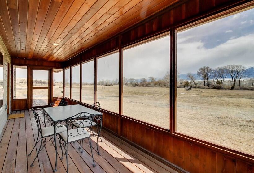 Beautiful Jefferson River Cabin W/ Mountain Views!