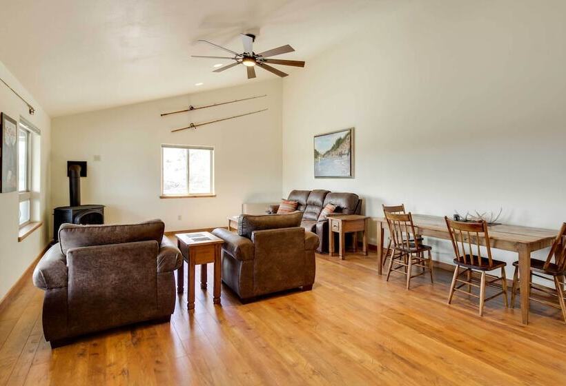 Beautiful Jefferson River Cabin W/ Mountain Views!