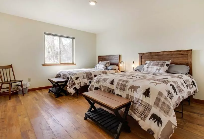 Beautiful Jefferson River Cabin W/ Mountain Views!