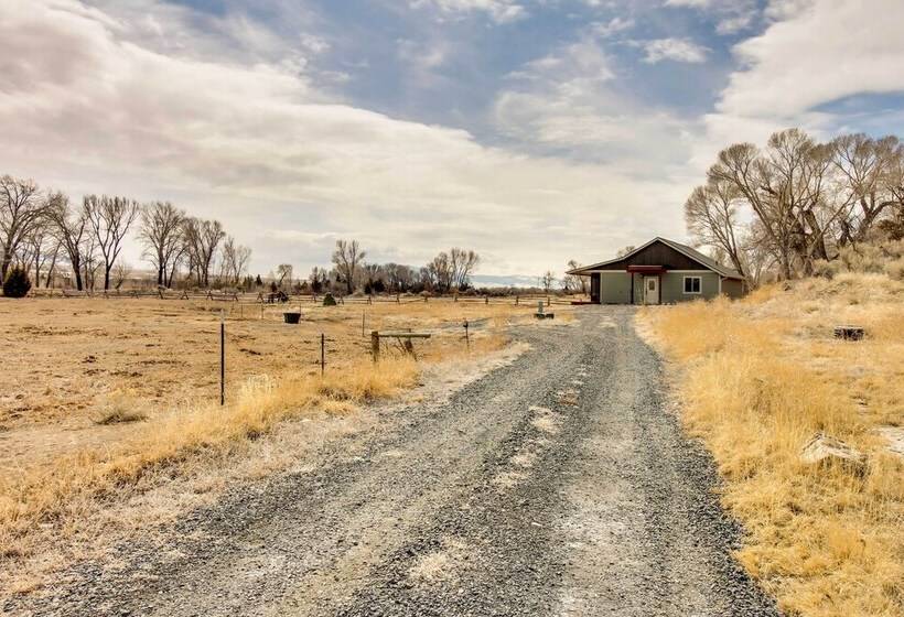 Beautiful Jefferson River Cabin W/ Mountain Views!