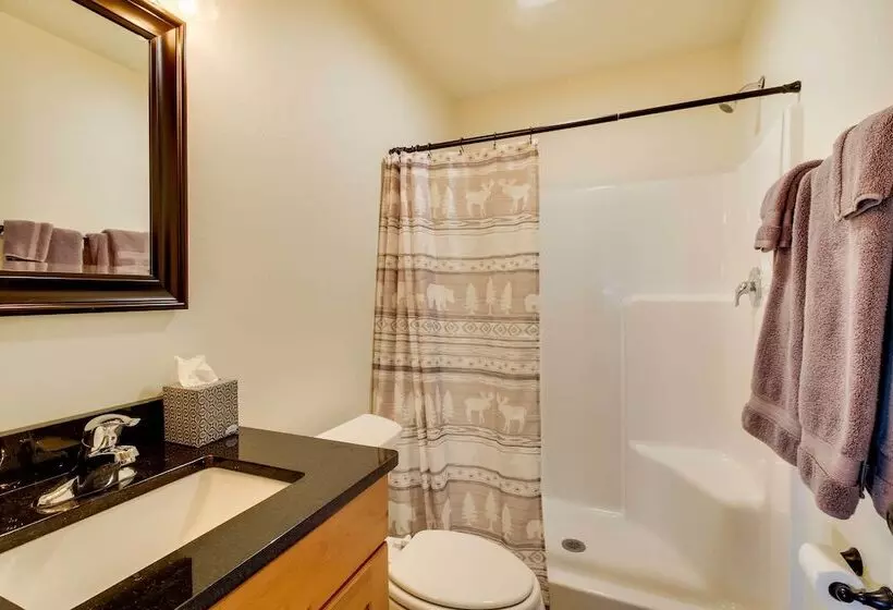 Beautiful Jefferson River Cabin W/ Mountain Views!