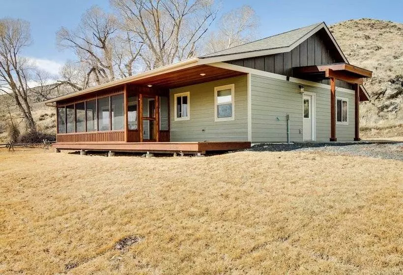 Beautiful Jefferson River Cabin W/ Mountain Views!