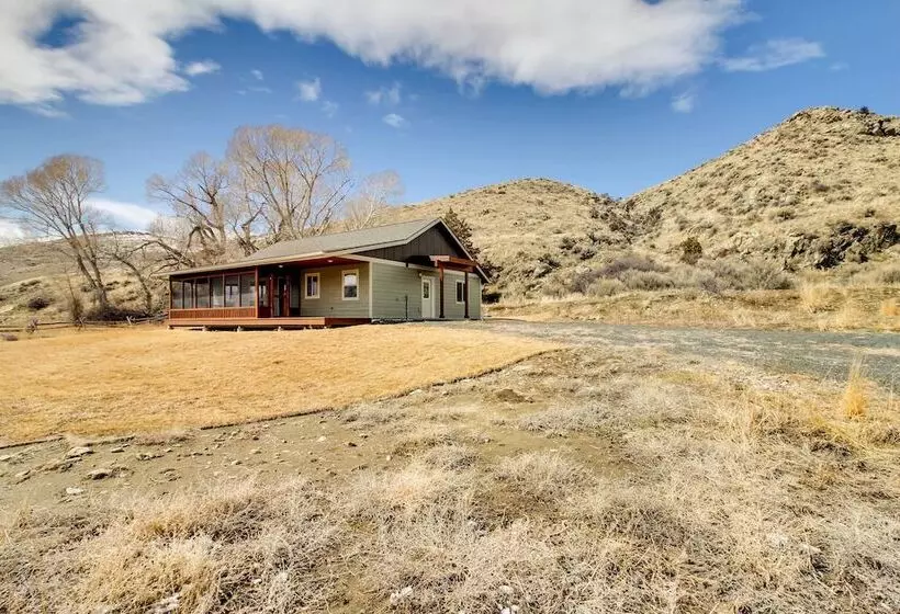 Beautiful Jefferson River Cabin W/ Mountain Views!