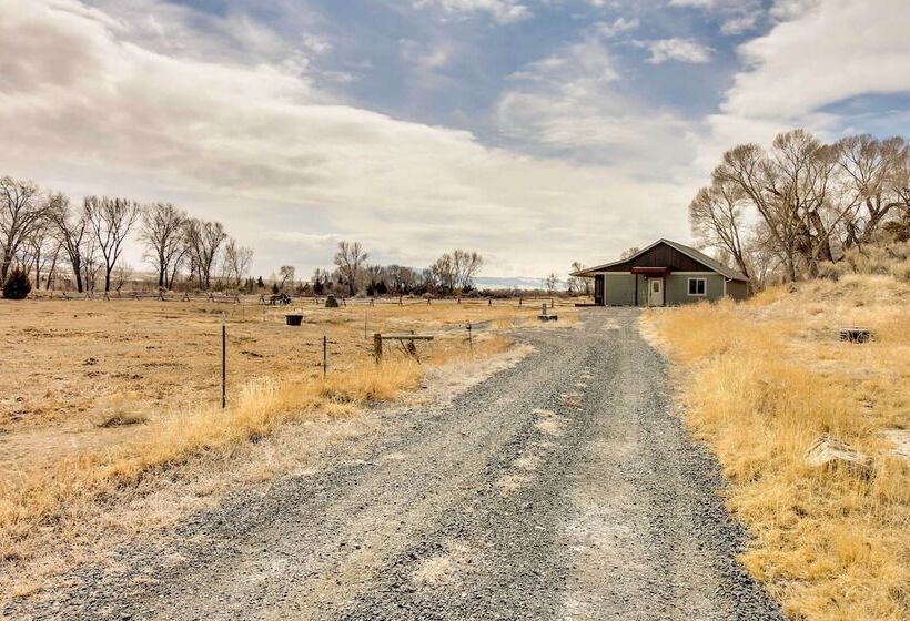Beautiful Jefferson River Cabin W/ Mountain Views!