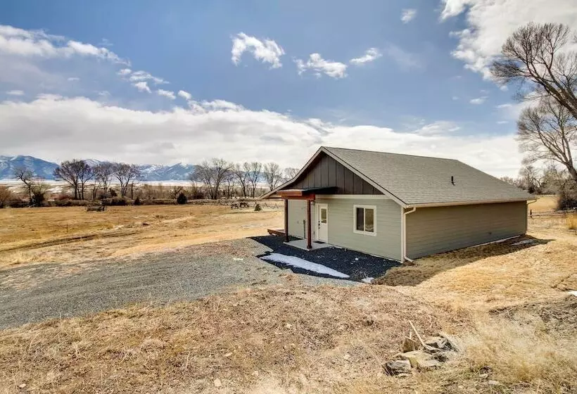 Beautiful Jefferson River Cabin W/ Mountain Views!