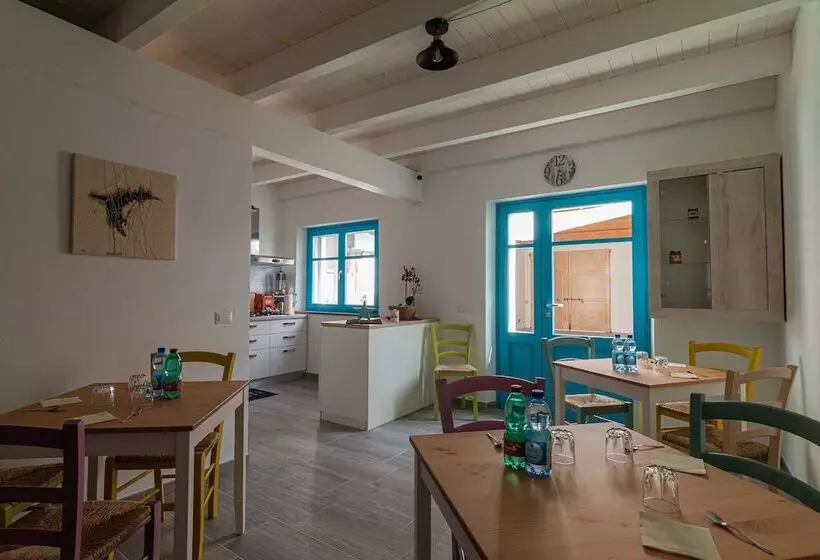 تختخواب و صبحانه Marrubiu