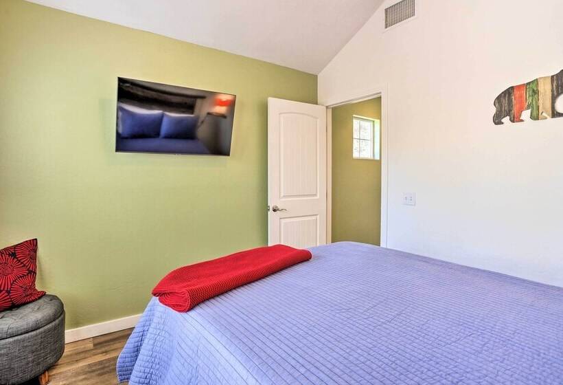 5 Mi To Big Bear Lake: Cozy Cottage W/ Hot Tub