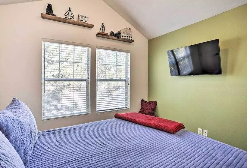 5 Mi To Big Bear Lake: Cozy Cottage W/ Hot Tub