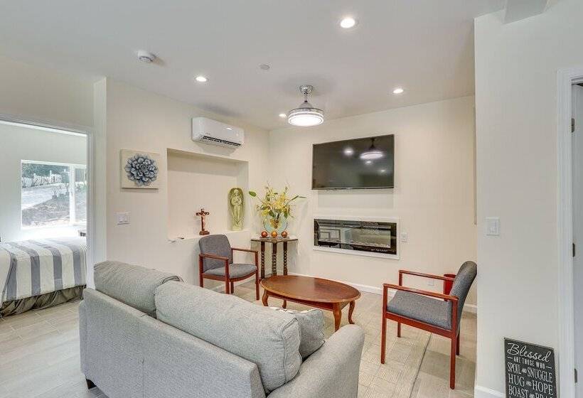 Cozy Escondido Escape Near Hiking & Downtown!