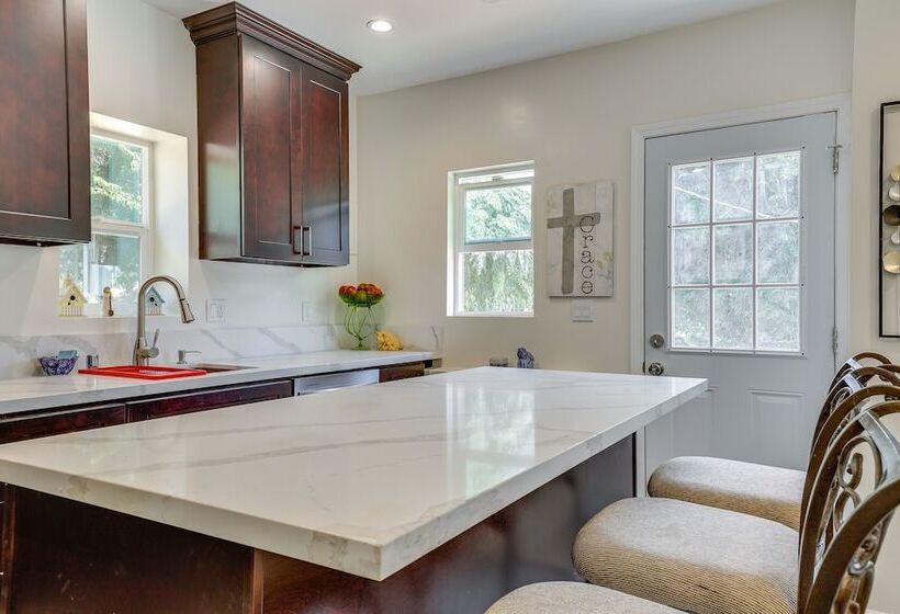 Cozy Escondido Escape Near Hiking & Downtown!