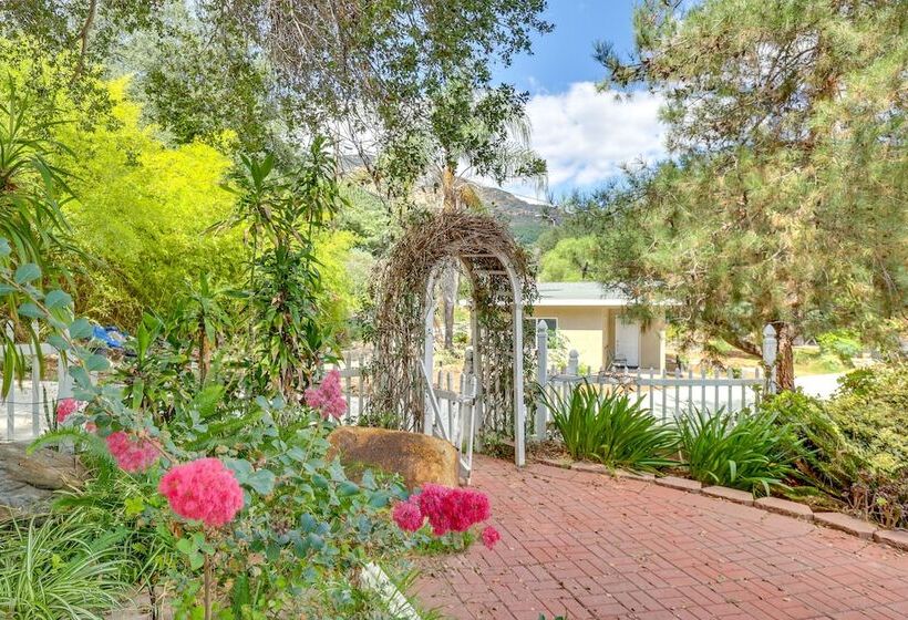 Cozy Escondido Escape Near Hiking & Downtown!