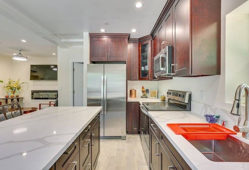 Cozy Escondido Escape Near Hiking & Downtown!