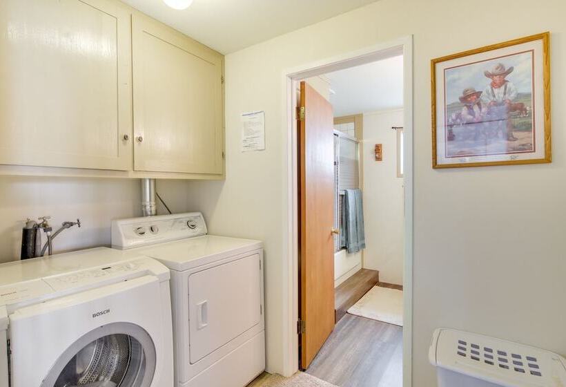 Cozy Mountain Home On 10 Acres W/ Fire Pit + Games