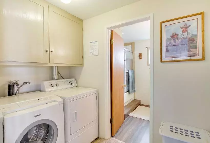 Cozy Mountain Home On 10 Acres W/ Fire Pit + Games