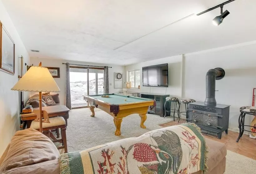 Cozy Mountain Home On 10 Acres W/ Fire Pit + Games