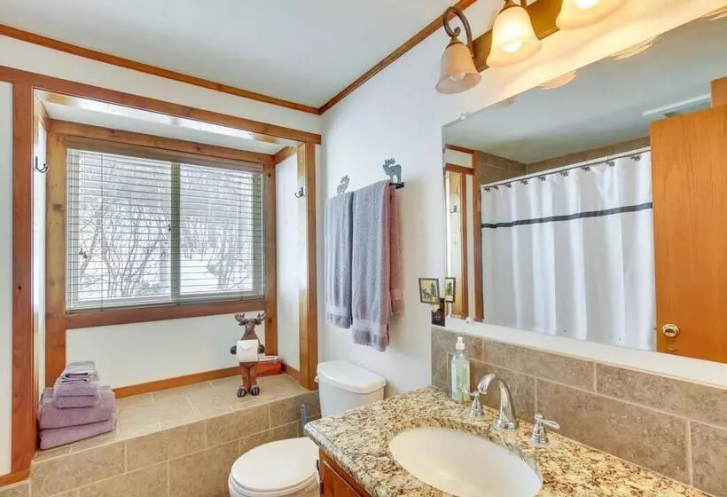 Cozy Mountain Home On 10 Acres W/ Fire Pit + Games