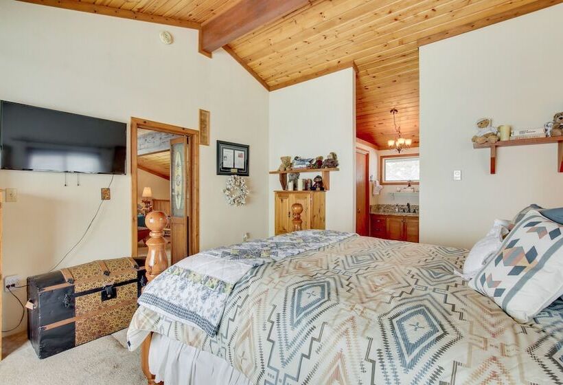 Cozy Mountain Home On 10 Acres W/ Fire Pit + Games