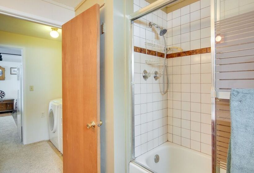 Cozy Mountain Home On 10 Acres W/ Fire Pit + Games