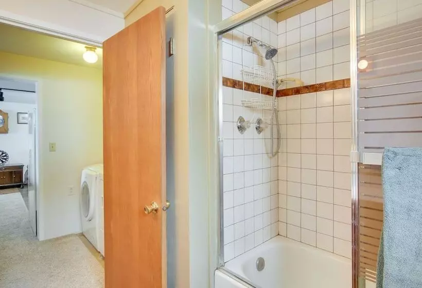 Cozy Mountain Home On 10 Acres W/ Fire Pit + Games