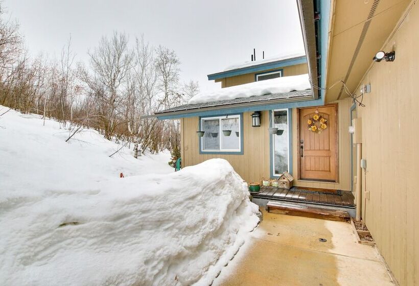 Cozy Mountain Home On 10 Acres W/ Fire Pit + Games